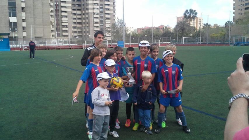 manos unidas torre 3