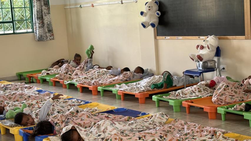 Niños durmiendo en la guardería Kidane Mehret. Adwa (Tigray): Manos Unidas/Marta Carreño