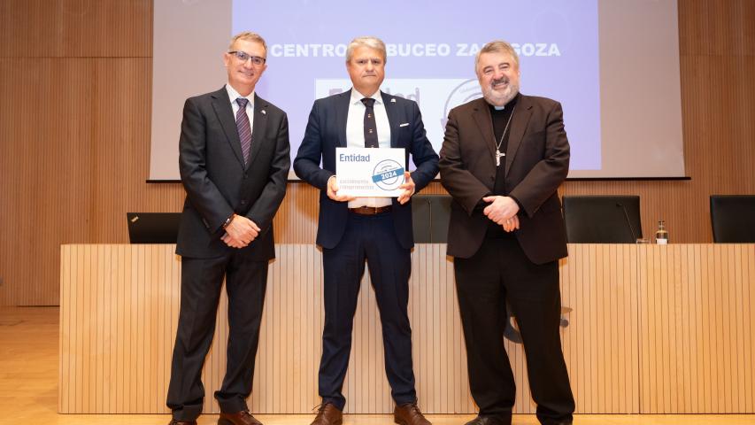 El sello solidario de Manos Unidas 2024 al Centro de Buceo Zaragoza, fue recogido por su presidente D. Esteban Sánchez García
