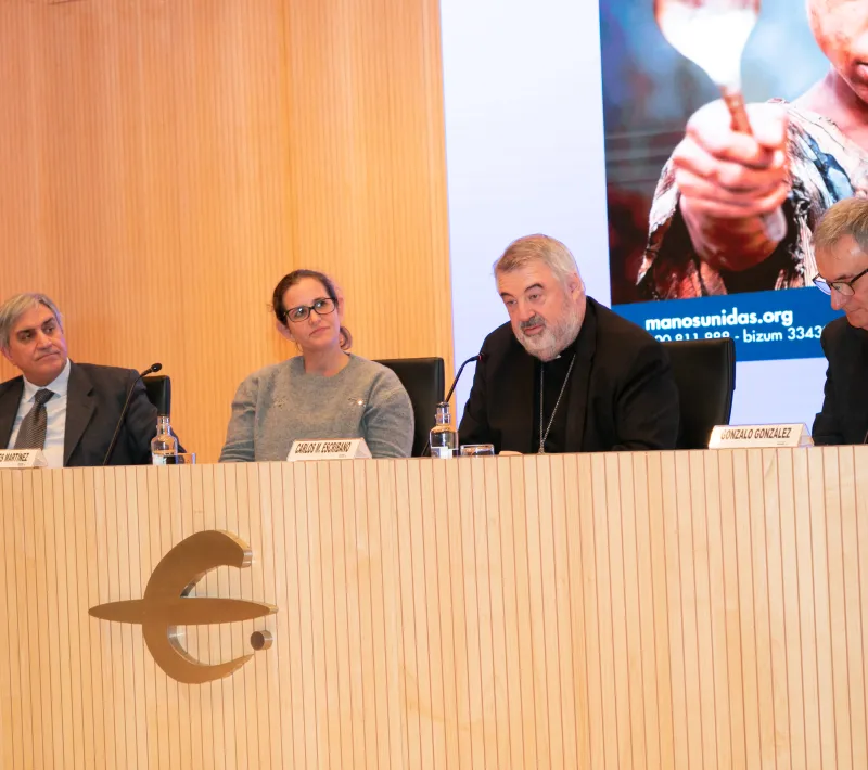 Monseñor Carlos Escribano, Arzobispo de Zaragoza, finalizo la presentación de Campaña