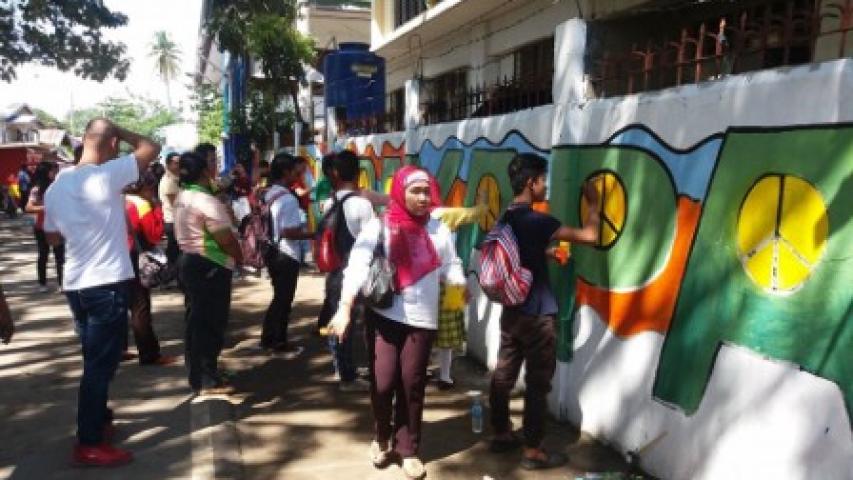 Pared pintada por alumnos