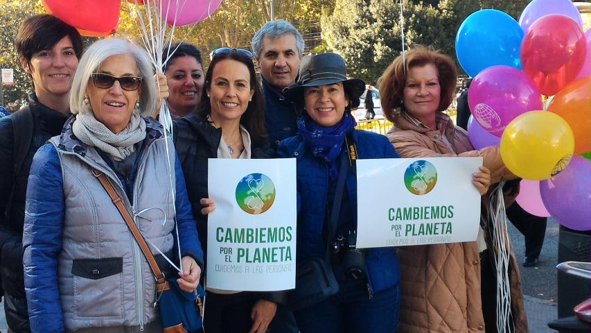 manos unidas antes de empezar manifestacion