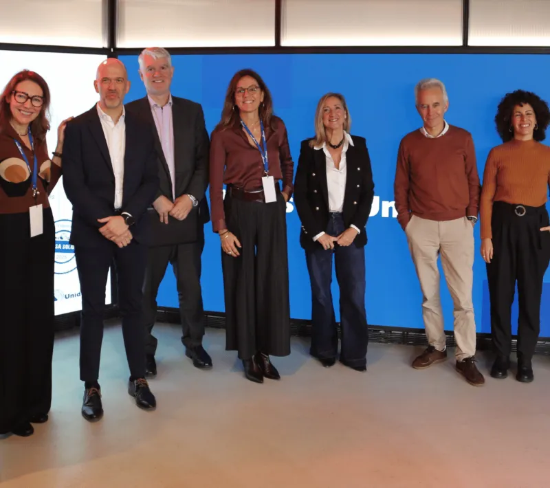 Foto de grupo con todos los ponentes y presentadoras del acto de Casa SEAT. | Imagen: Hugo Pérez Marsol.