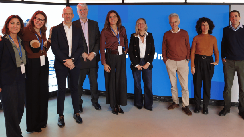 Foto de grupo con todos los ponentes y presentadoras del acto de Casa SEAT. | Imagen: Hugo Pérez Marsol.