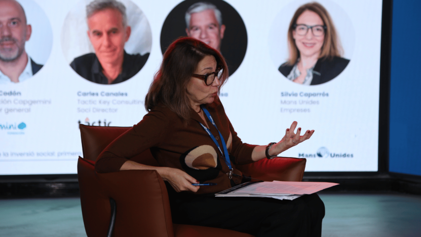 Olga Durich, moderadora de la primera mesa redonda. | Imagen: Hugo Pérez Marsol.
