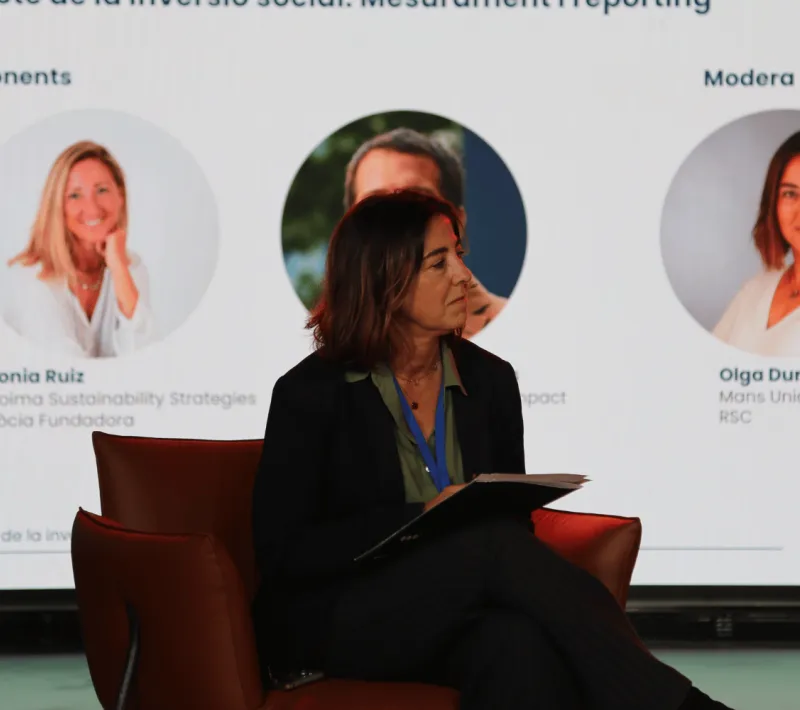Silvia Caparrós, moderadora de la segunda mesa redonda. | Imagen: Hugo Pérez Marsol.
