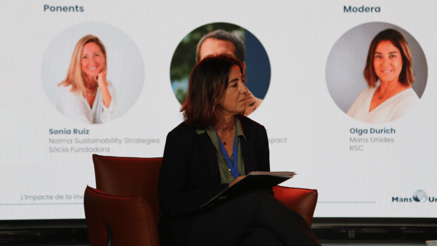 Silvia Caparrós, moderadora de la segunda mesa redonda. | Imagen: Hugo Pérez Marsol.