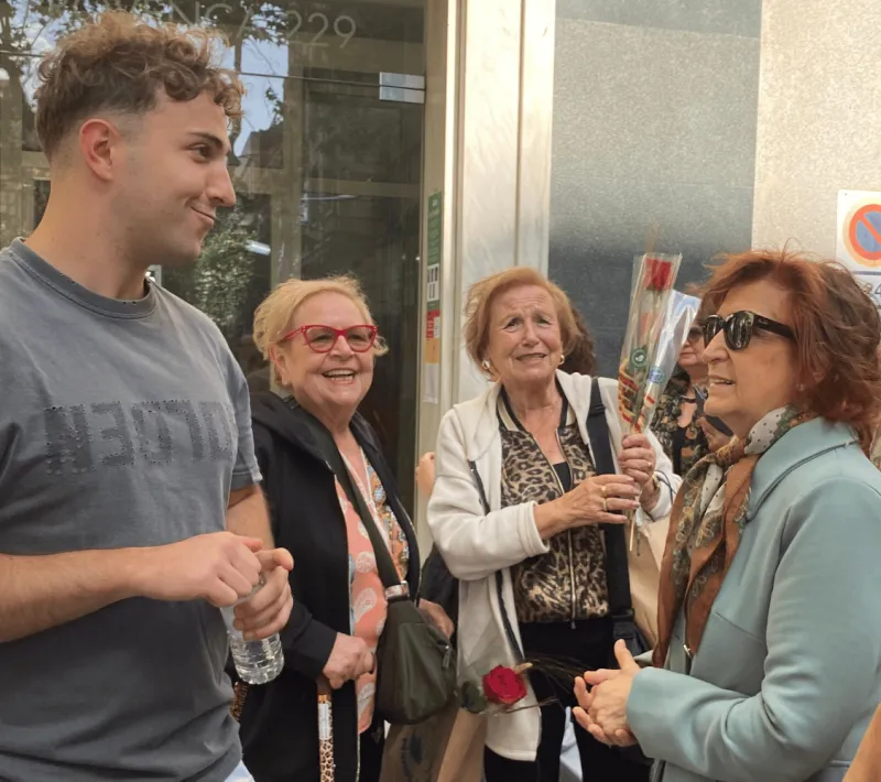 Gran éxito de nuestra parada solidaria de Sant Jordi 2026 | Imagen: Elena Señor Boguñá