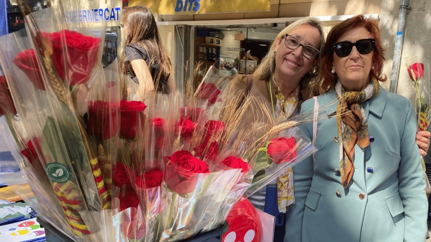 Gran éxito de nuestra parada solidaria de Sant Jordi 2026 | Imagen: Elena Señor Boguñá