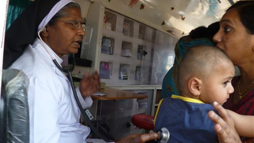 Clínica móvil gracias a una ambulancia que llegará a 9 aldeas remotas.