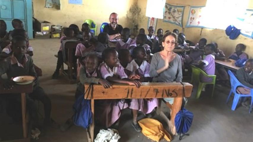 Las escuelas están en una zona pobre y con escasez de agua, por lo que se ha instalado un sistema de recogida y almacenamiento del agua de lluvia.