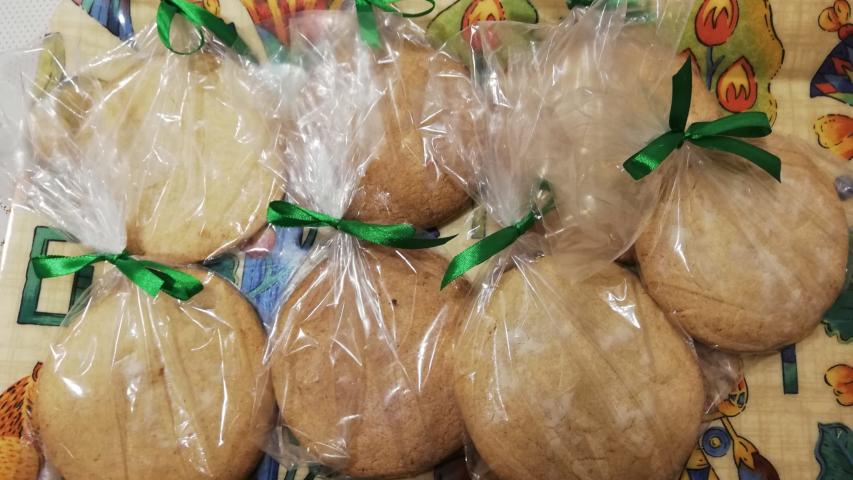 Tortas de manteca elaboradas artesanalmente por las voluntarias de Carcajente.