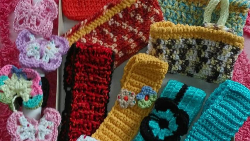 Labores de ganchillo realizadas por las voluntarias de Carcaixent.