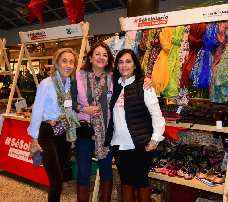Stand de Manos Unidas en el Mercadillo Solidario de Navidad Mapfre 2019