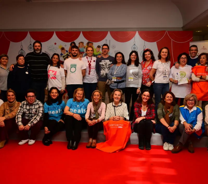 Participantes en el Mercadillo Solidario de Navidad Mapfre 2019