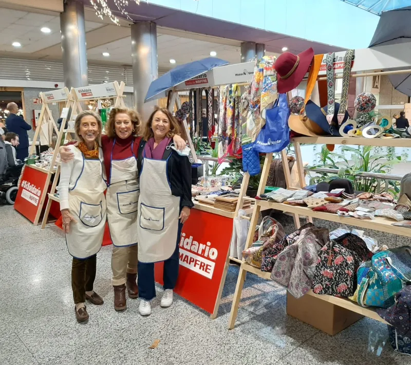 Estand de Manos Unidas en el Mercadillo Solidario de Navidad de Mapfre 2022