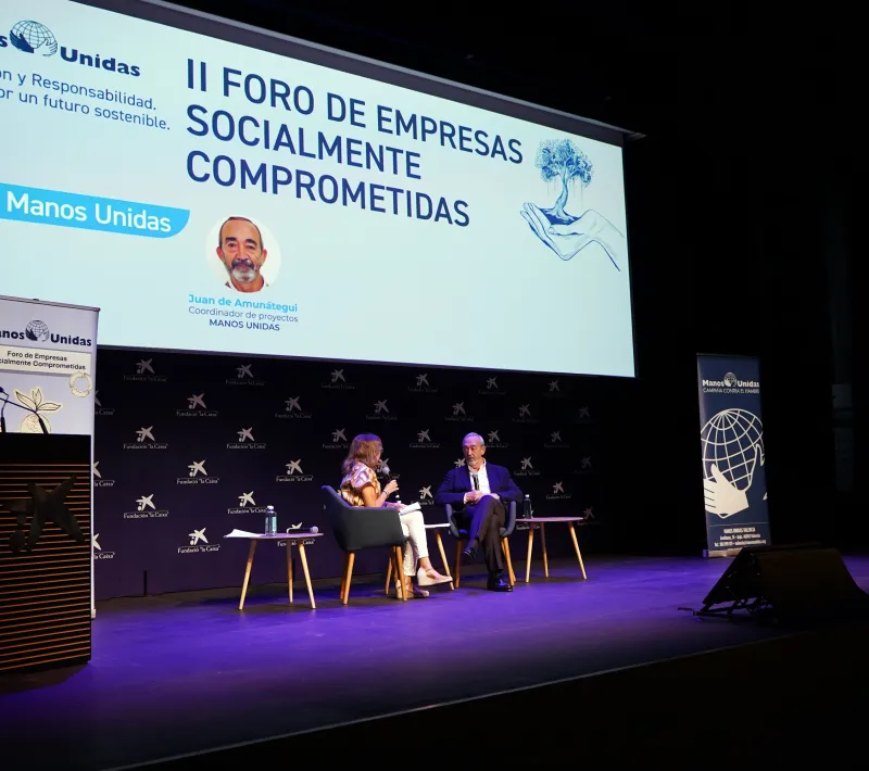 mesa de manos unidas. foto mihaela danciu