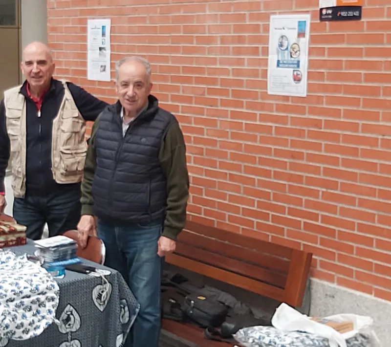 Voluntarios de Manos Unidas Madrid en la mesa Informativa instalada en el Ayuntamiento de Alcobendas