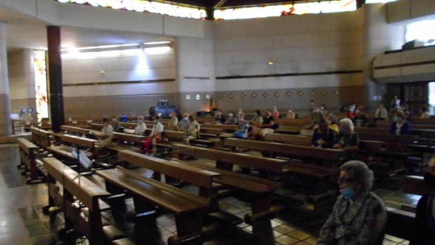 Misa por los afectados COVID19 en Manos Unidas Madrid