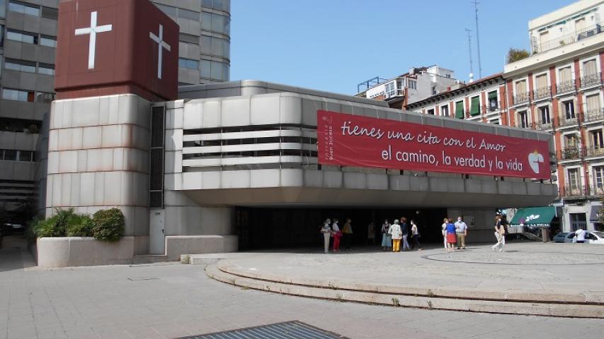 Misa por los afectados COVID19 en Manos Unidas Madrid