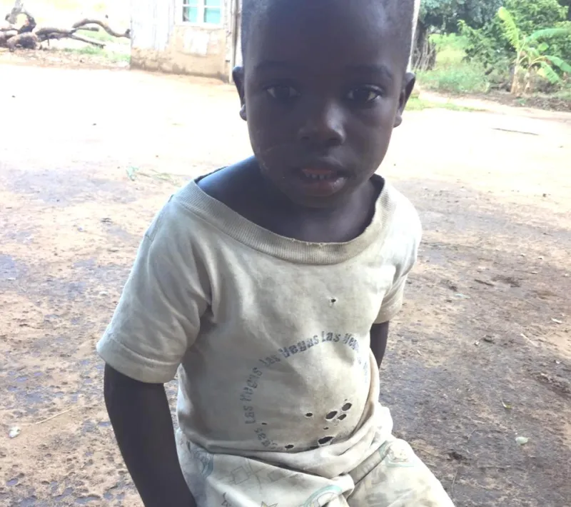 Niños de la calle de Mozambique recogidos por los padres mercedarios.