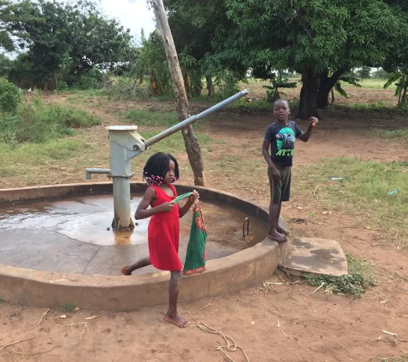 Uno de los pozos en las aldeas a las que se ha acercado el agua.