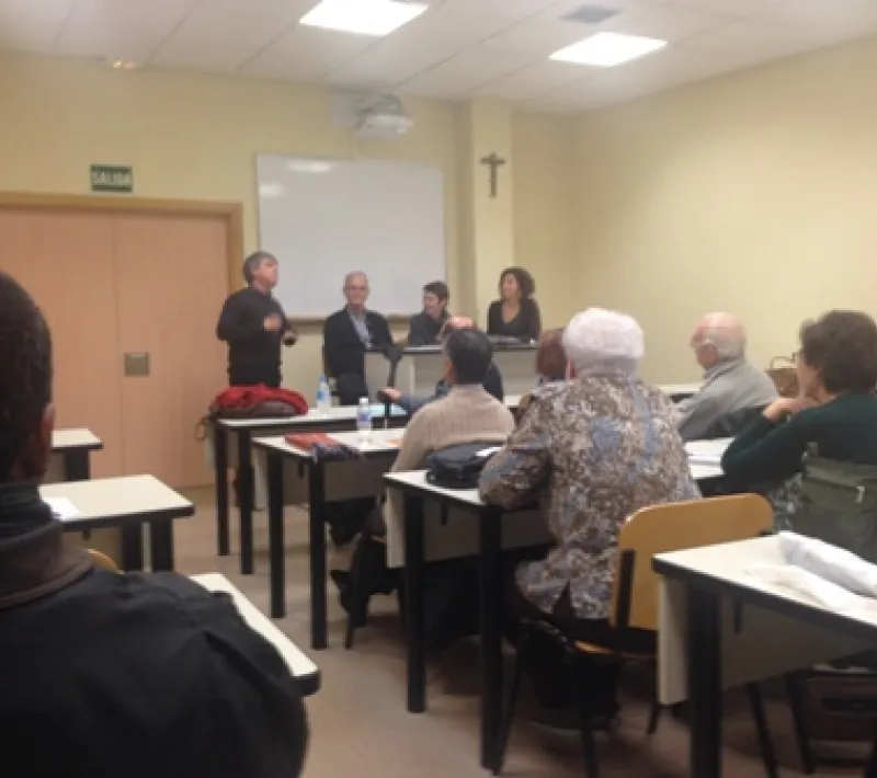 mu mesa redonda en la universidad san damaso 1r