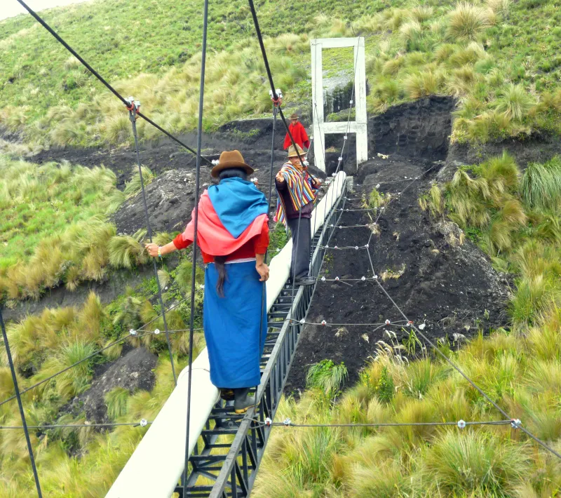 mujeres paso elevado