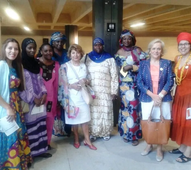mujeres por africa. 2