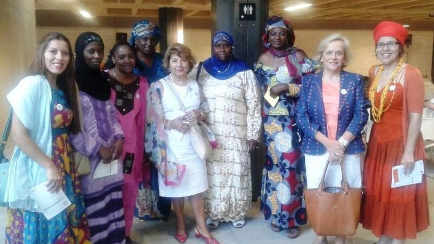 mujeres por africa. 2