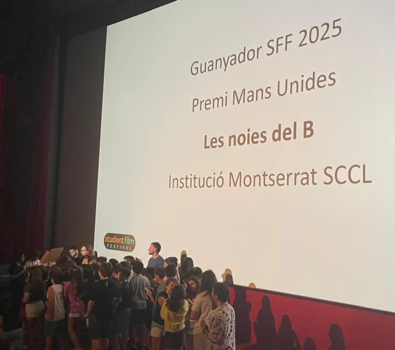 Los ganadores del Premio Manos Unidas celebran su victoria | Imagen: Elsy Tovar Pérez.