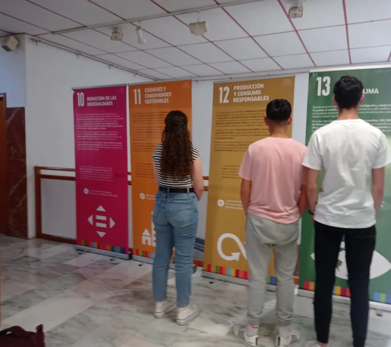 Exposición de Manos Unidas sobre los Objetivos de Desarrollo del Milenio en Cehegín