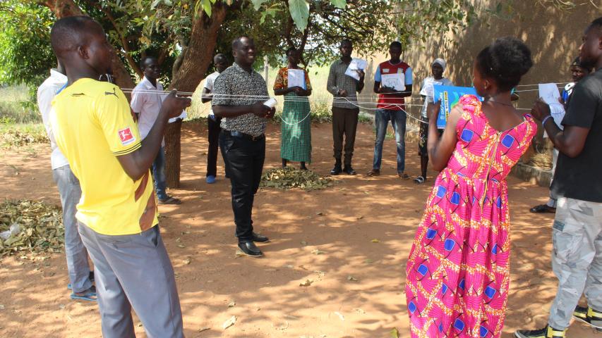 okaba godwine trainer in the middle engages the participants on the cob web sysytem