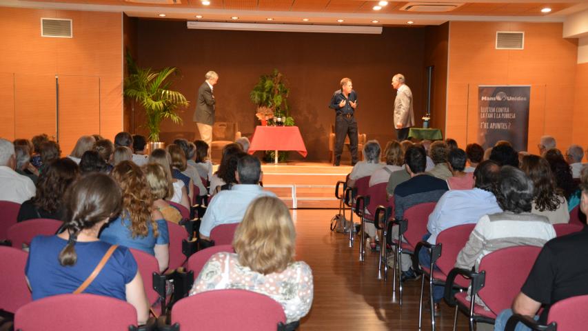 La sala de actos del CT Barcino llena de público
