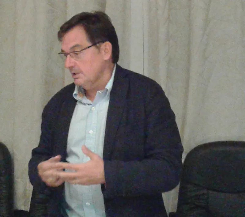 Rafa, presidente del Club Tennis Barcino, agradece la labor realizada a los actores y anima a seguir adelante en la colaboración entre el club y Mans Unides