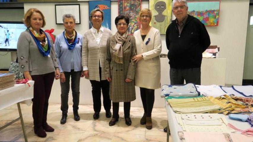 Exposición de pinturas y mercadillo de labores a beneficio de Manos Unidas