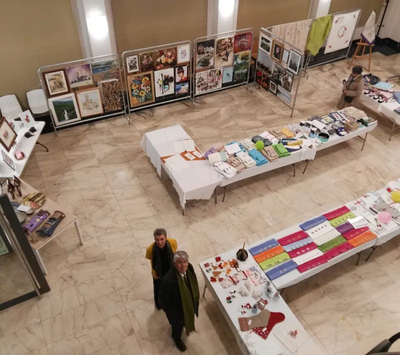 Exposición de pinturas y mercadillo de labores a beneficio de Manos Unidas