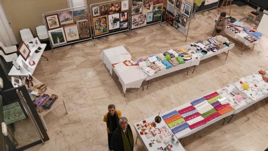 Exposición de pinturas y mercadillo de labores a beneficio de Manos Unidas