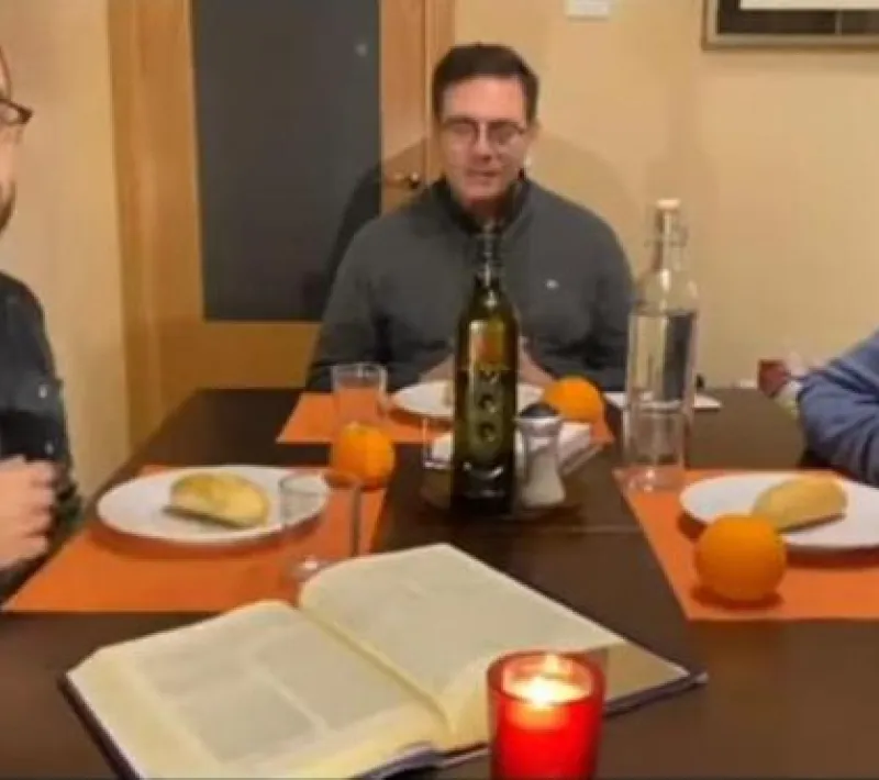 Cena del Hambre en Torrent en la que participó el párroco Jesús Corbí.