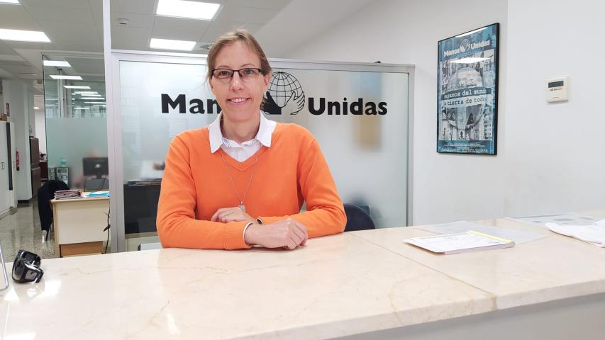La hermana Pascale en la delegación de Valencia de Manos Unidas.