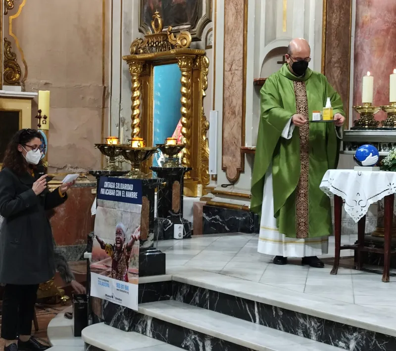 Lectura del manifiesto de Manos Unidas en la comarcal de Paterna.