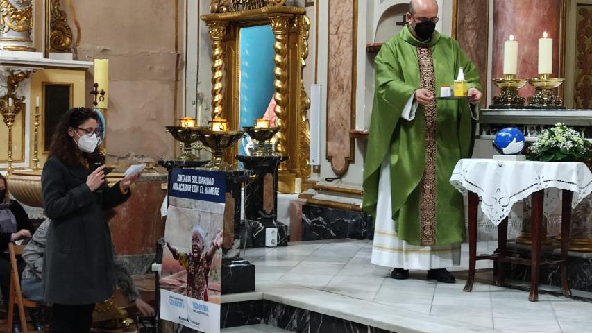 Lectura del manifiesto de Manos Unidas en la comarcal de Paterna.