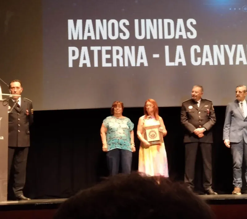 “Ciudadanos Ejemplares”: la Policía local de Paterna premia a la comarcal de Manos Unidas Valencia en Paterna