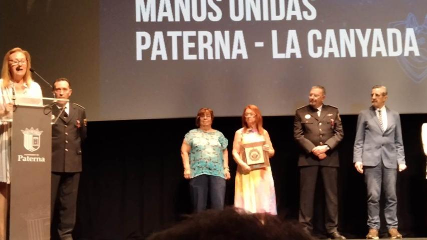 “Ciudadanos Ejemplares”: la Policía local de Paterna premia a la comarcal de Manos Unidas Valencia en Paterna