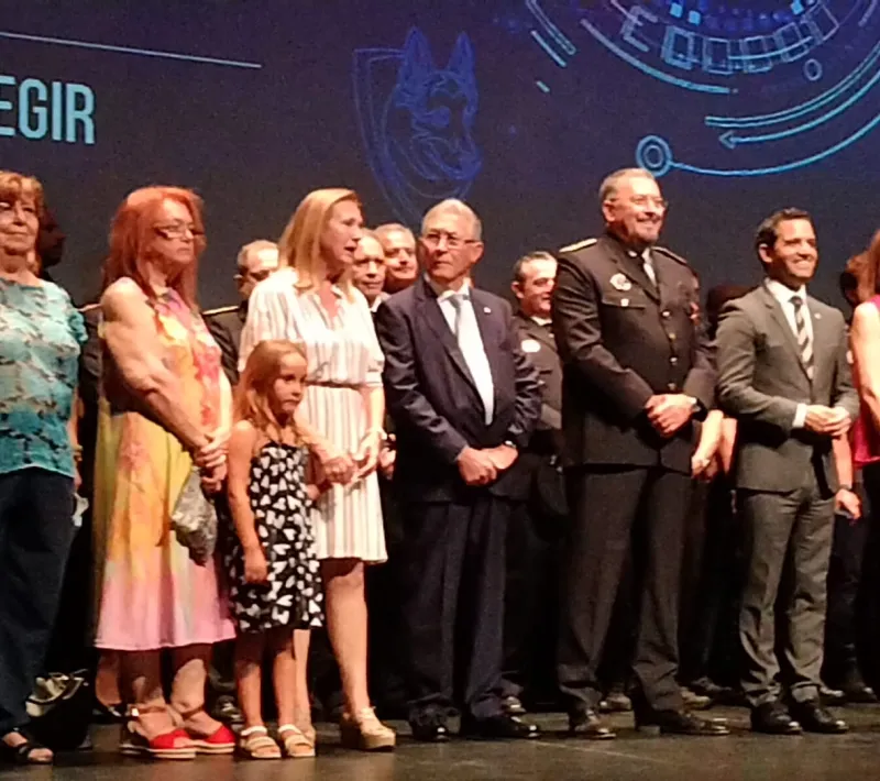 “Ciudadanos Ejemplares”: la Policía local de Paterna premia a la comarcal de Manos Unidas Valencia en Paterna