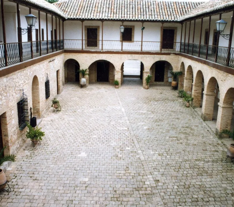 patio santuario cruces en daimiel