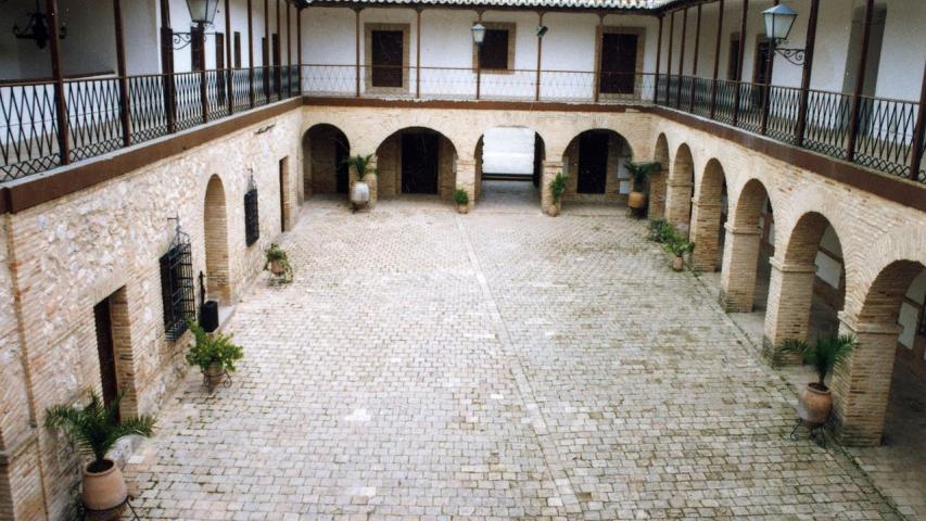 patio santuario cruces en daimiel