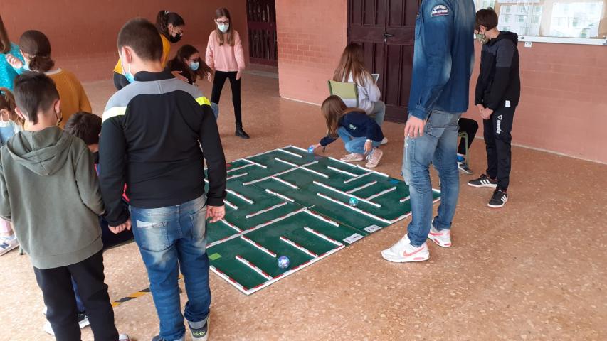 Los alumnos han mostrado mucho interés por la actividad de robótica promovida por Manos Unidas Valencia con el apoyo de la Generalitat Valenciana.