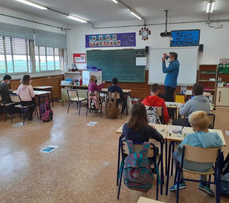 Los alumnos han mostrado mucho interés por la actividad de robótica promovida por Manos Unidas Valencia con el apoyo de la Generalitat Valenciana.