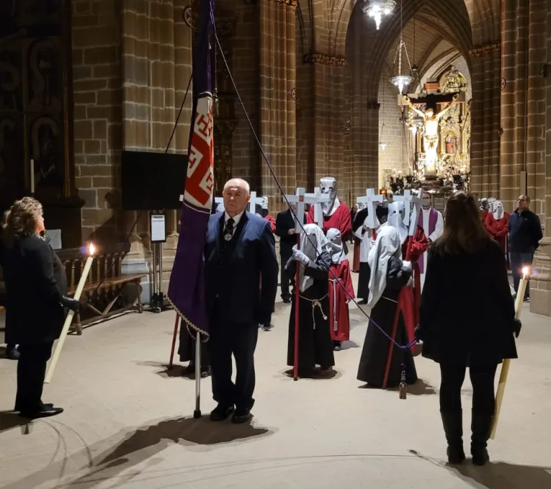 III Viacrucis de Cuaresma de la Hermandad de la Pasión dedicado a Manos Unidas en la Catedral de Pamplona